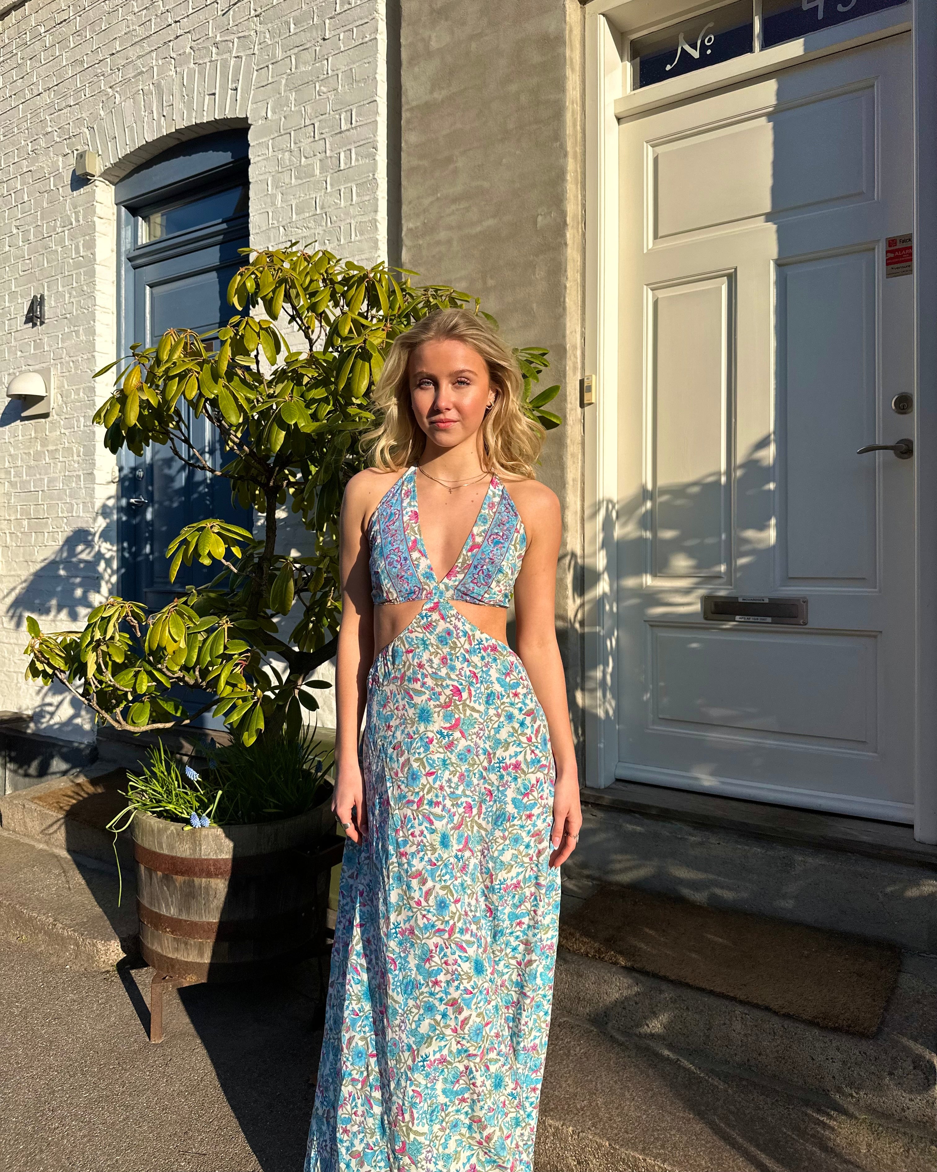 Mid-Cut Dress Blue Ivy (Gold Foil) - Light Blue – Liva Larsen Mid-Cut Dress Blue Ivy (Gold Foil) - Light Blue – Liva Larsen
