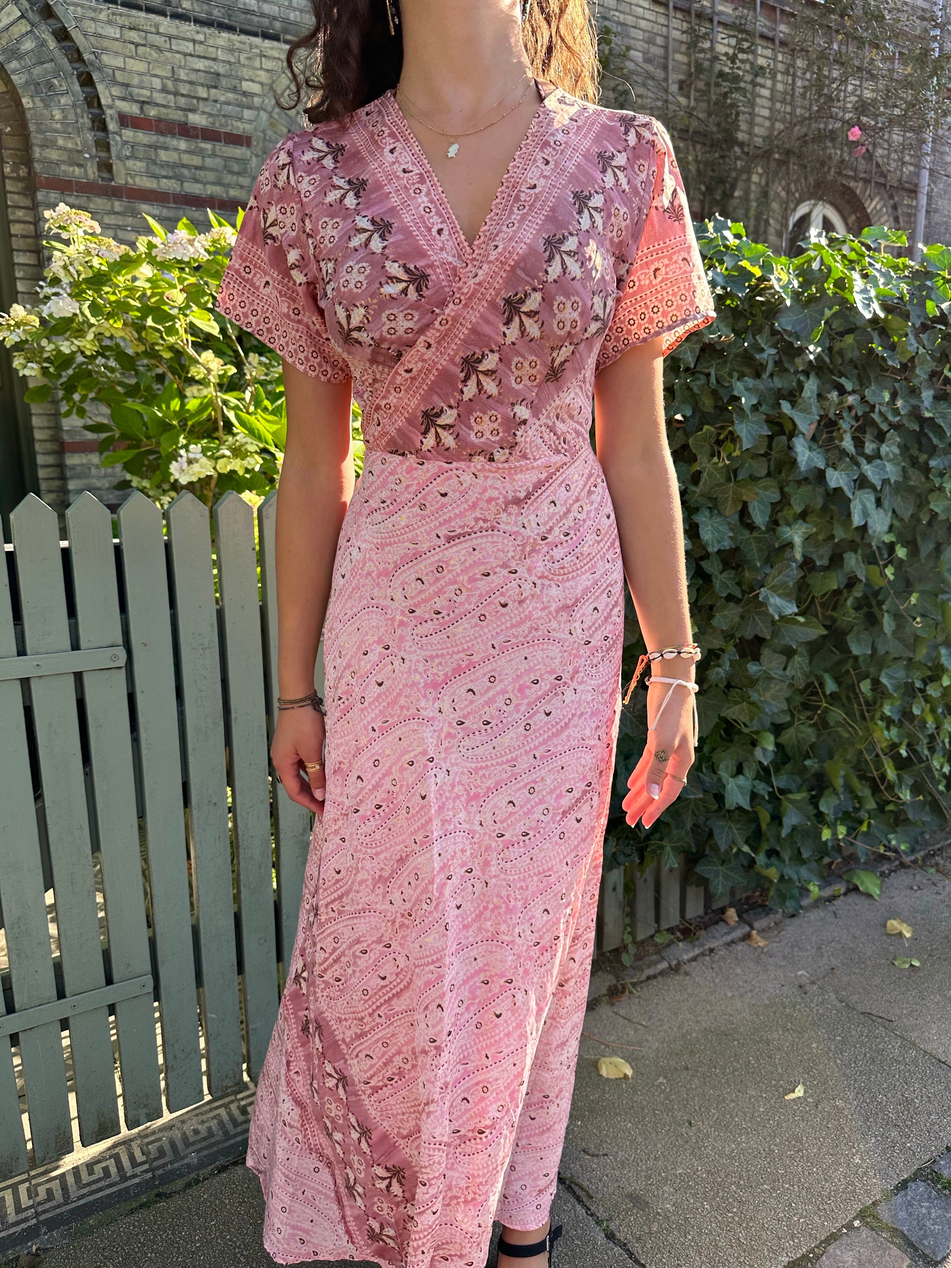 Long Wrap Dress Lila (Gold Foil) - Light Pink – Liva Larsen