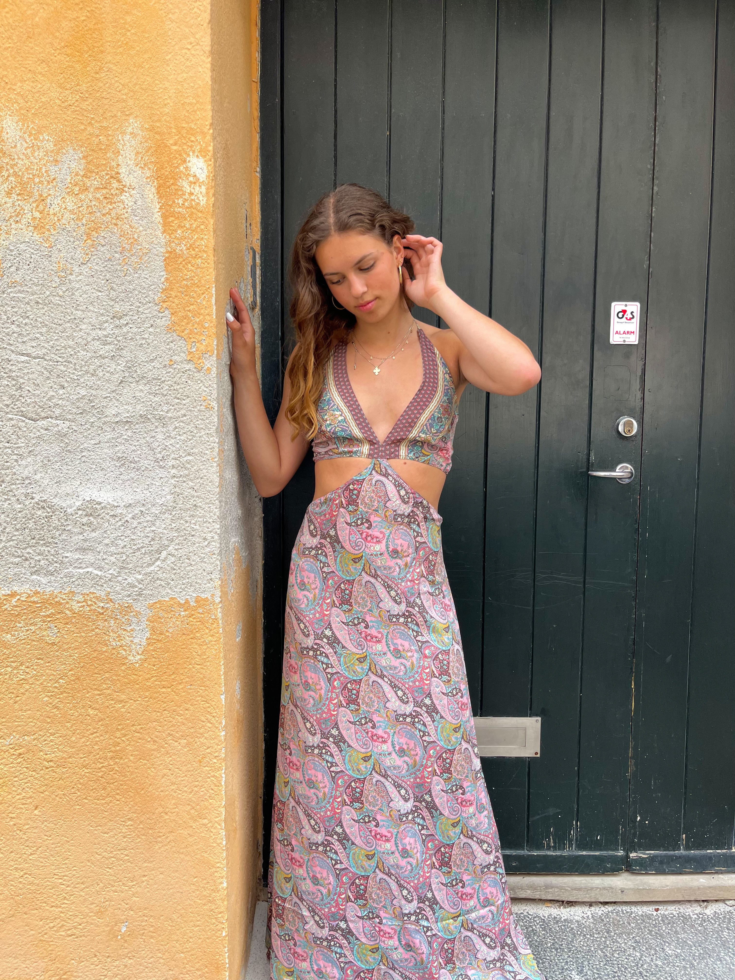 Mid-Cut Dress Rosa